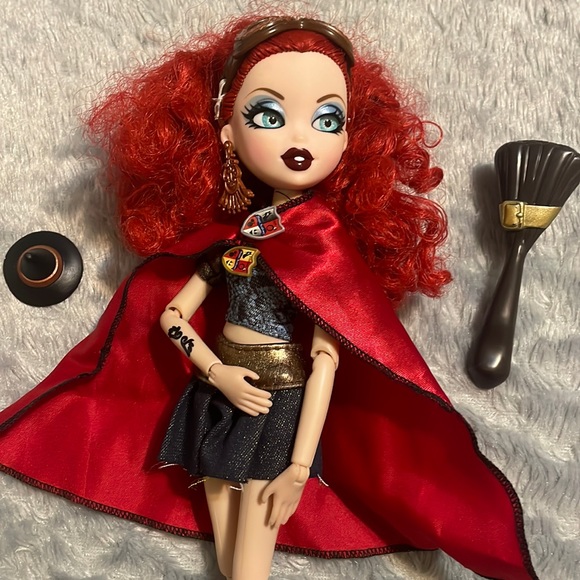 Bratz Bratzillaz Meygana Broomstix Glam Gets Wicked Doll - Picture 4 of 6